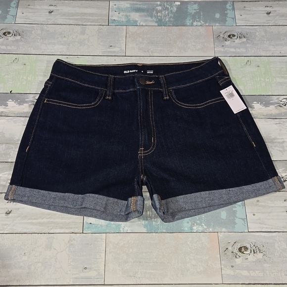 Old Navy Pants - Old Navy High-Rise Wow Jean Shorts sz 6 NWT